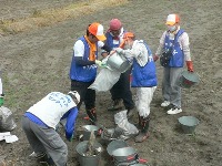 細かな瓦礫が多く地道な撤去作業が続きます！